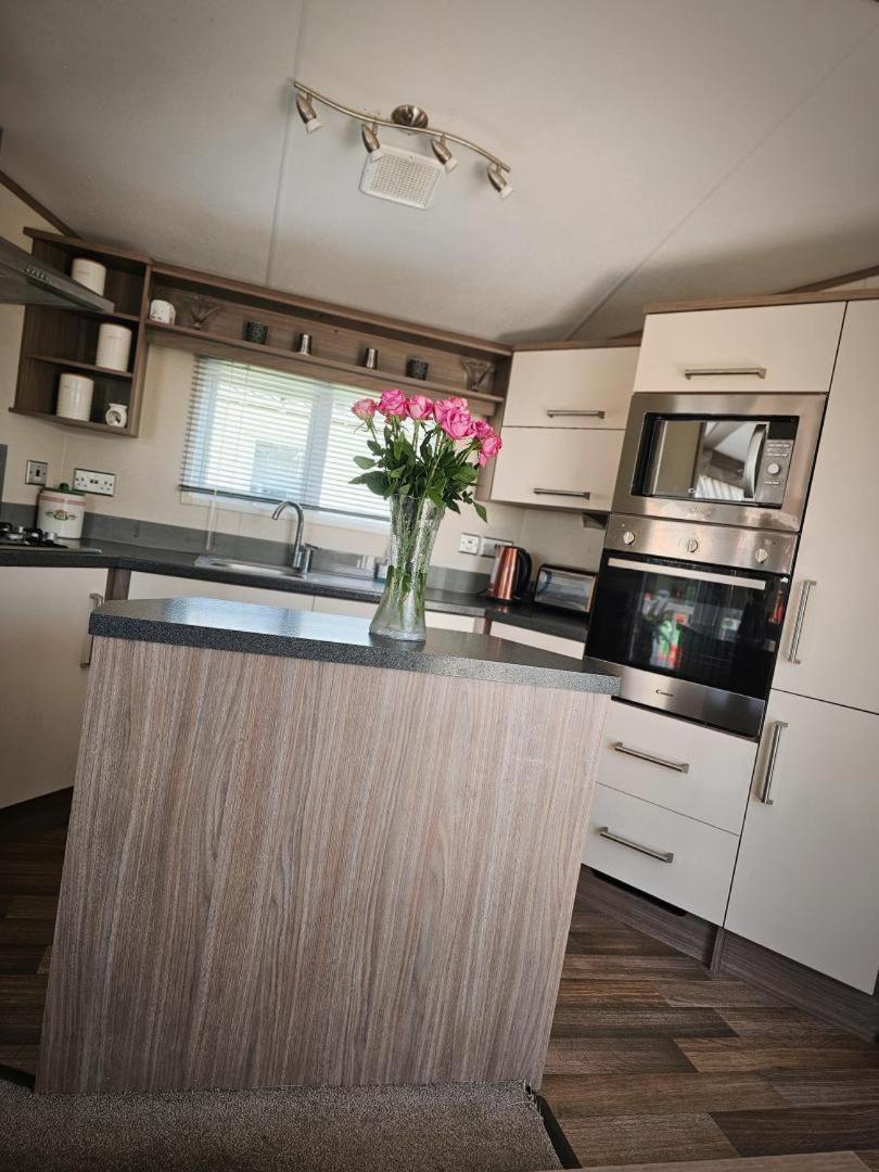 Modern Caravan Robin Hood Apartment Rhyl
