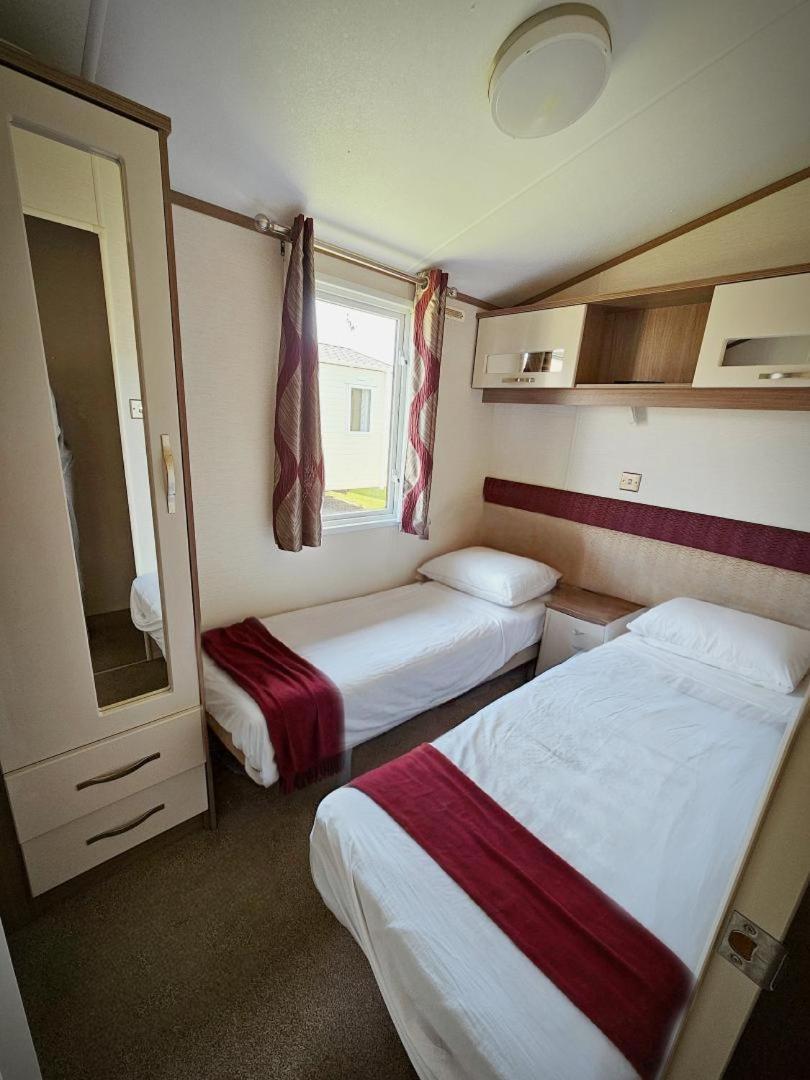 Modern Caravan Robin Hood * Rhyl