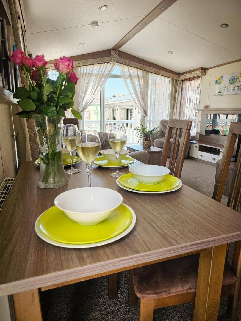 Apartment Modern Caravan Robin Hood Rhyl